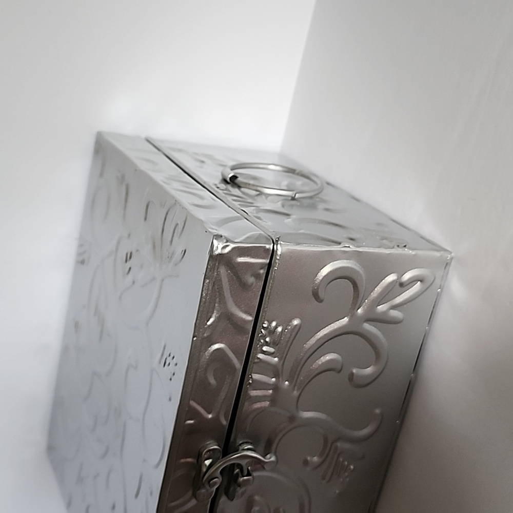 Silver Tone Decorative Storage Multipurpose Box - Picture 2 of 9